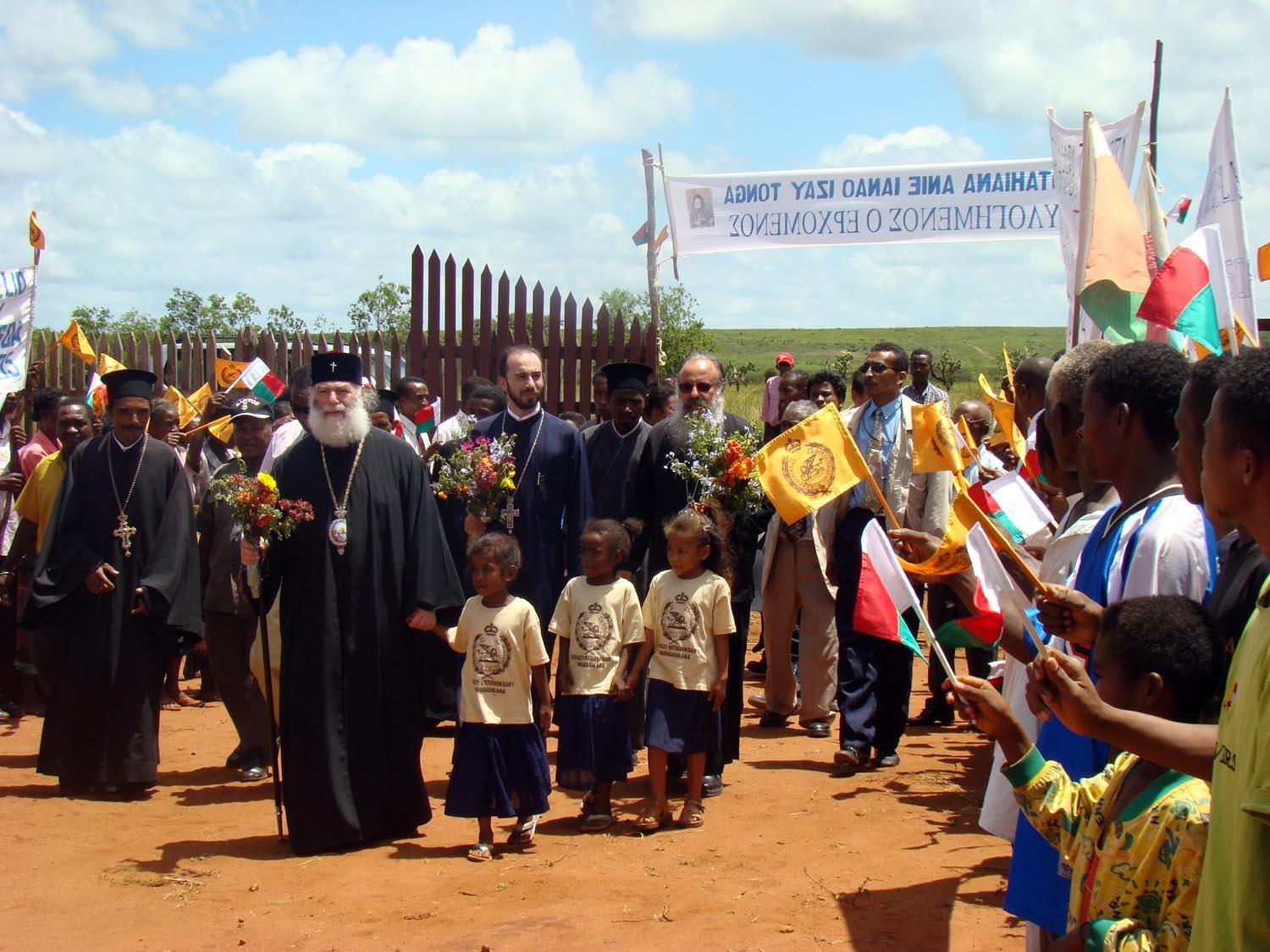 Ιεραποστολική επίσκεψη της Α.Θ.Μ. στην Μαδαγασκάρη - Θερμή υποδοχή της Α.Θ.Μ. στην πόλη Τουλεάρ της νοτίου Μαδαγασκάρης.